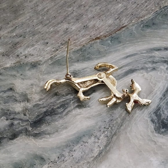Reindeer mistletoe brooch - Picture 4 of 9
